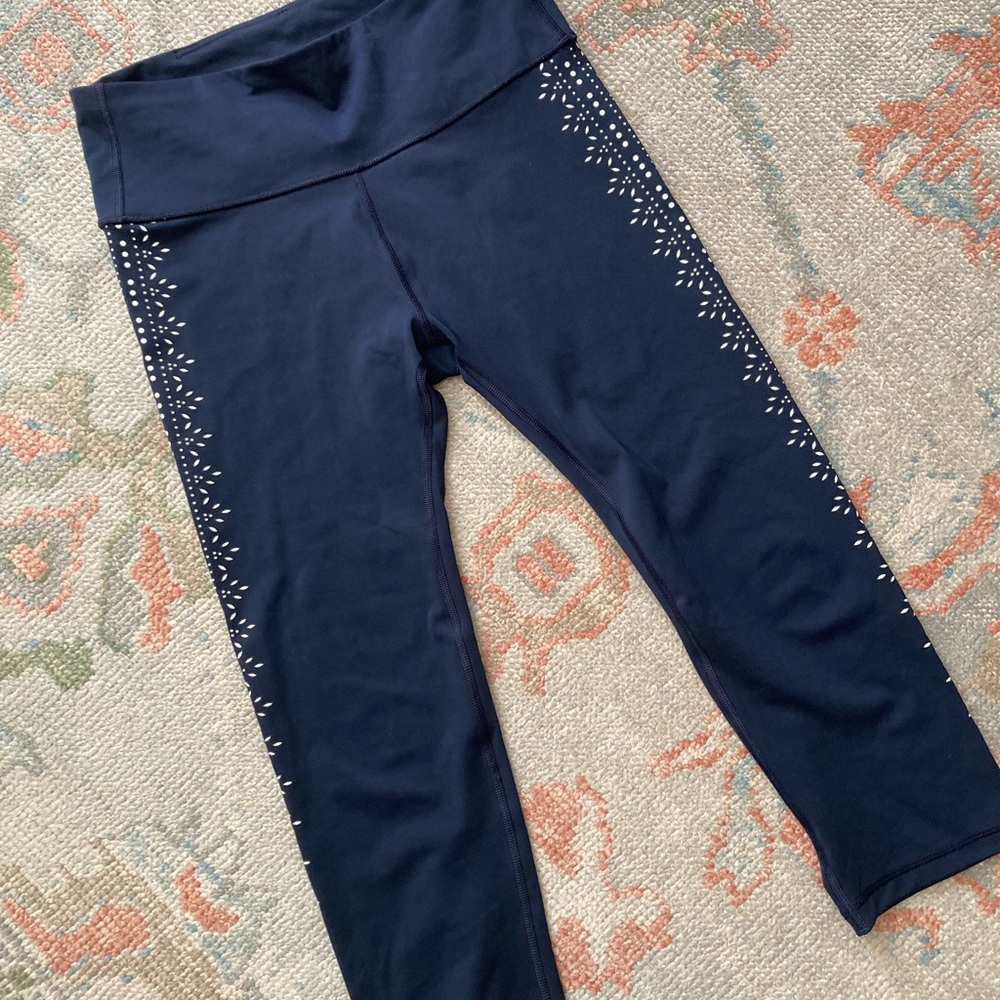 (2) GAP Navy & Black Cropped Activewear Leggings Medium